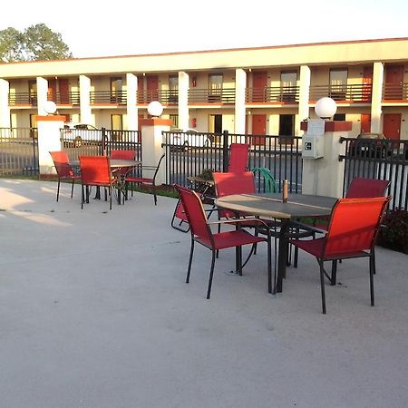 New Valdosta Inn And Suites Екстериор снимка