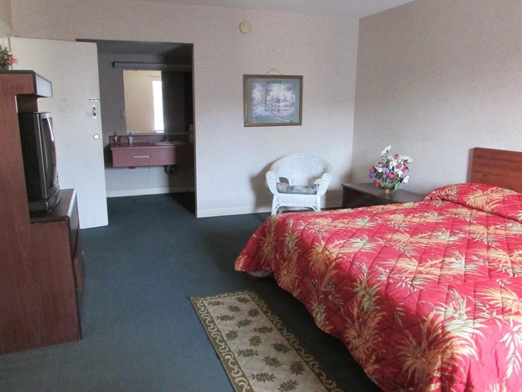 New Valdosta Inn And Suites Стая снимка