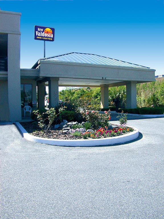 New Valdosta Inn And Suites Екстериор снимка