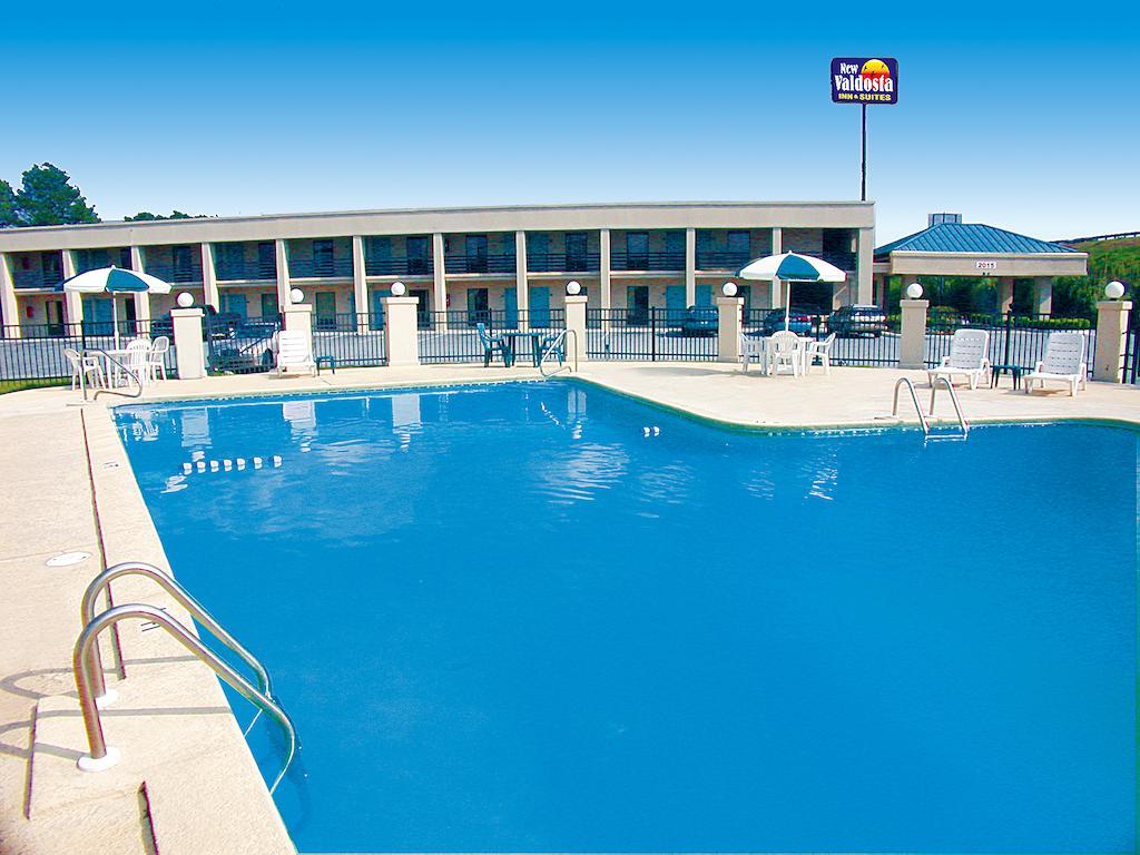 New Valdosta Inn And Suites Екстериор снимка