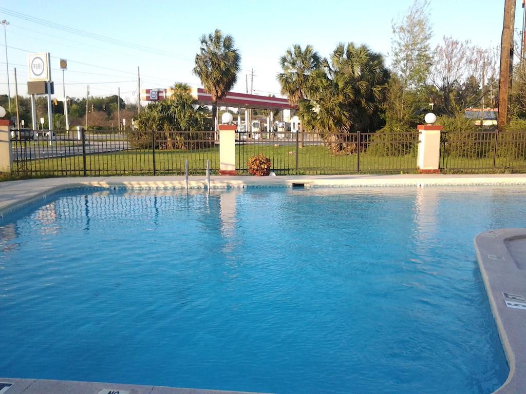 New Valdosta Inn And Suites Екстериор снимка